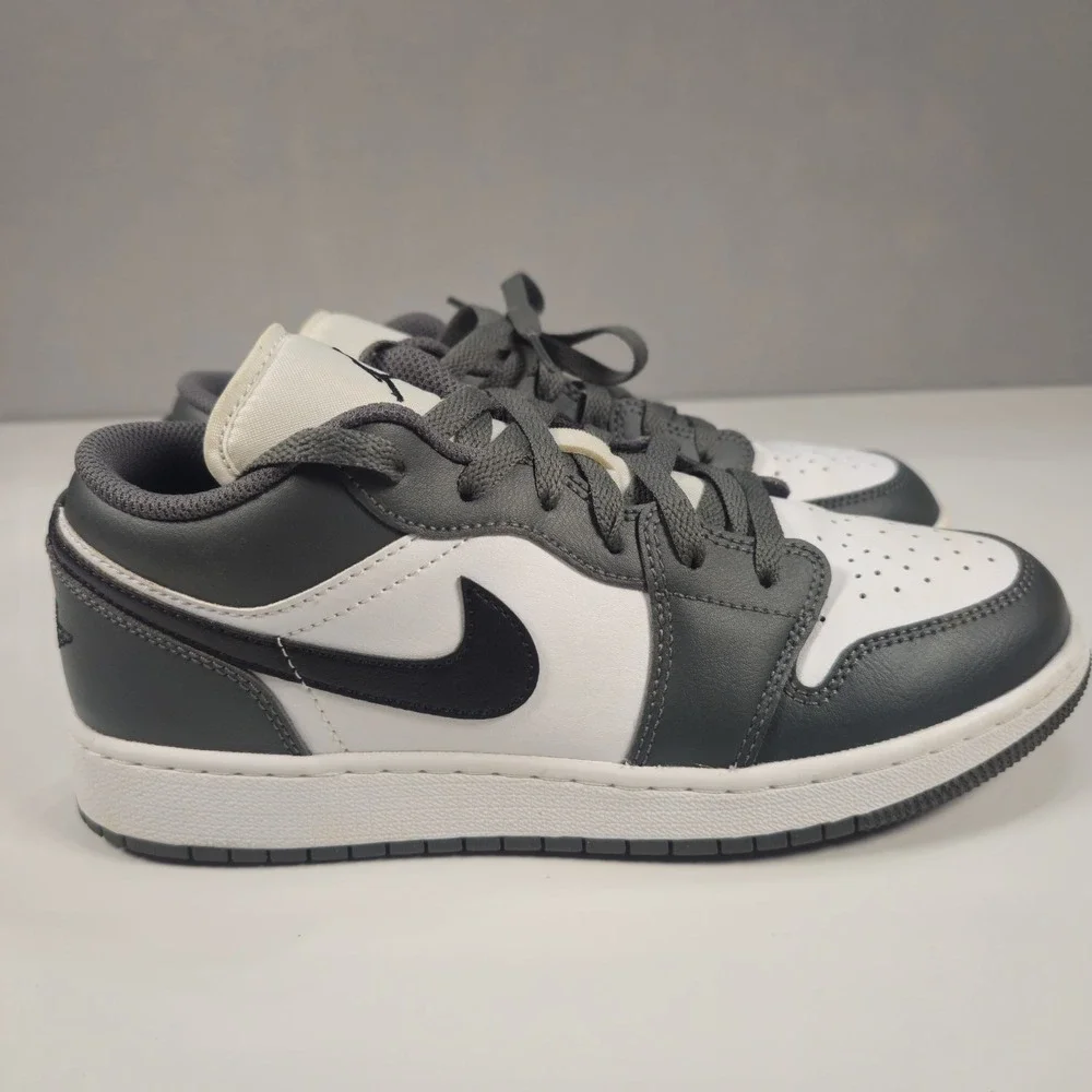 Nike Air Jordan 1 Low GS 7Y Men's 7 Women's 8.5 White Grey Black 553560-152